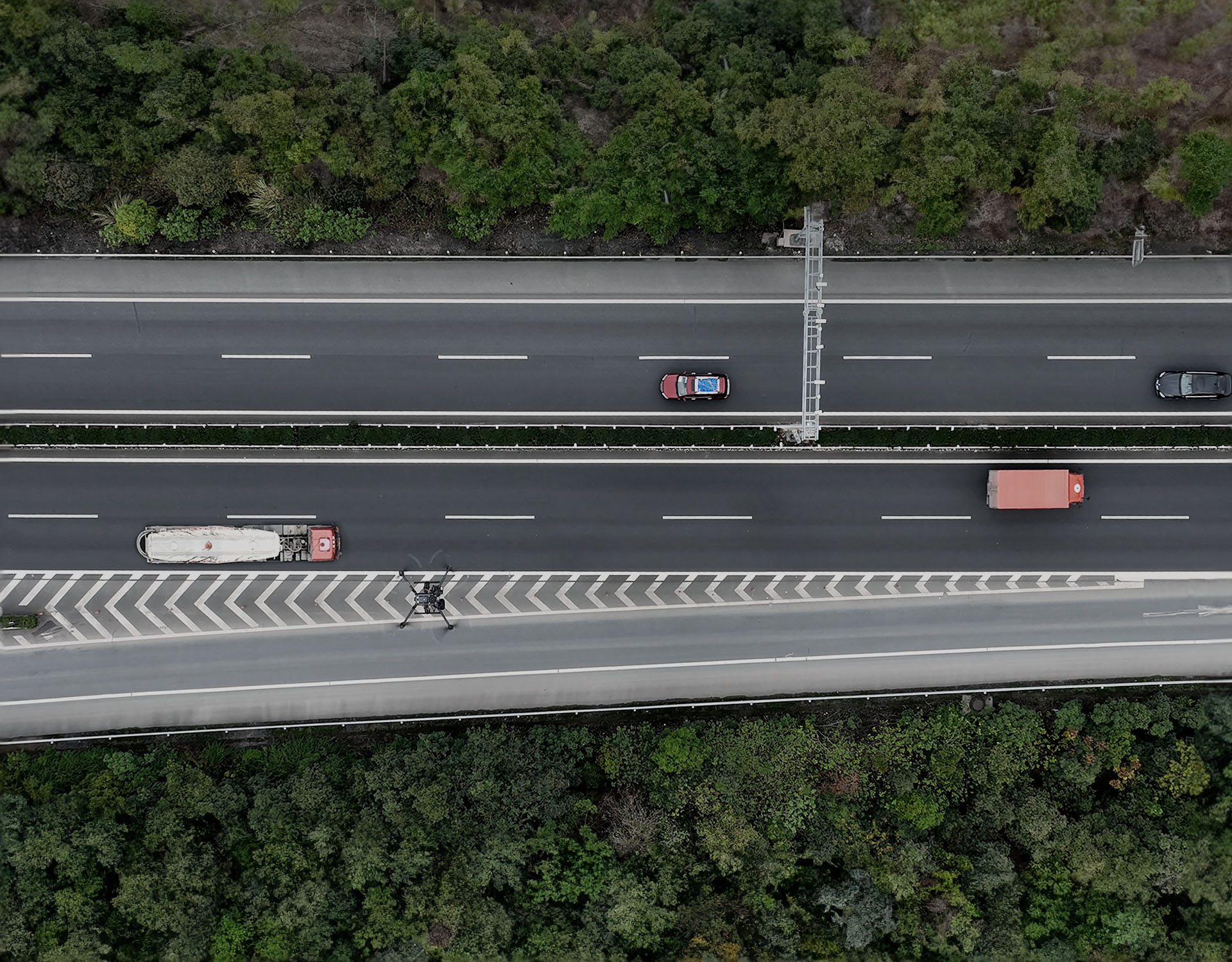 飛行大腦 i40將自動飛行算法與飛控實時融合，實現無人機自動飛行作業